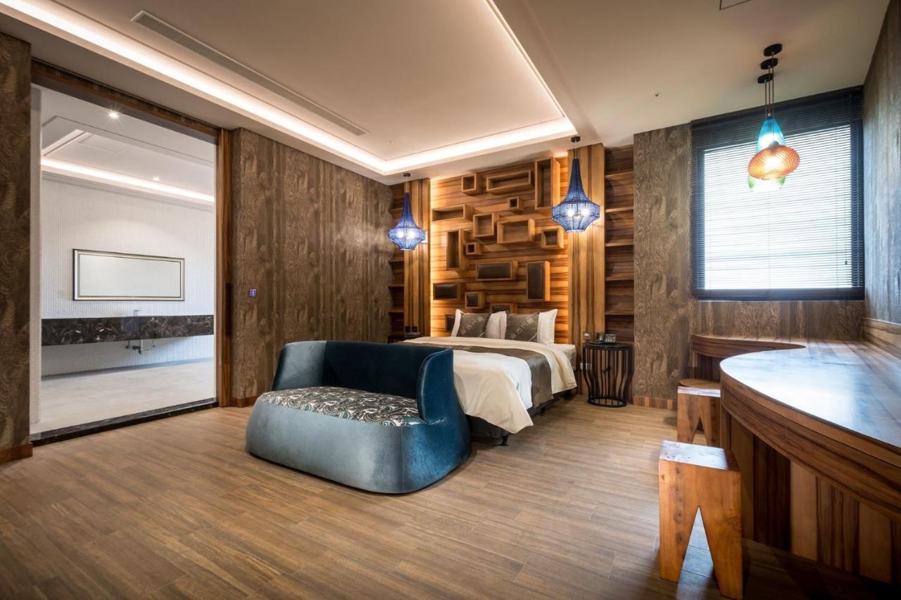 Icolour Villa Motel Taichung Buitenkant foto